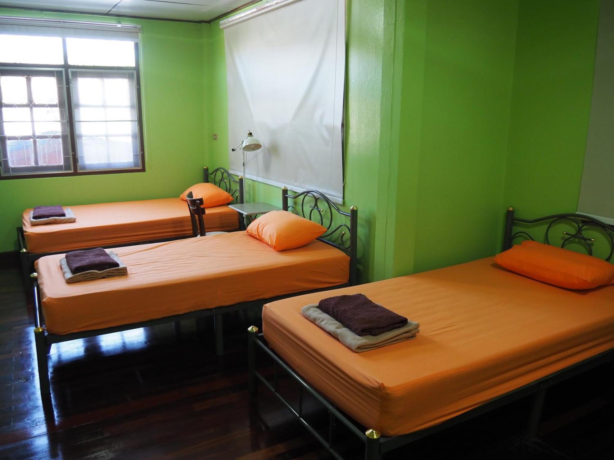Punnpannsuk Hostel Trat Luaran gambar